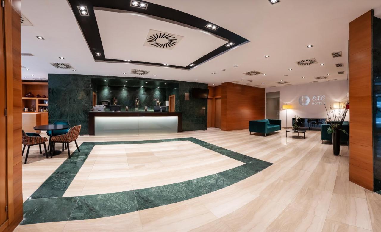 Exe Leon Hotel Exterior photo
