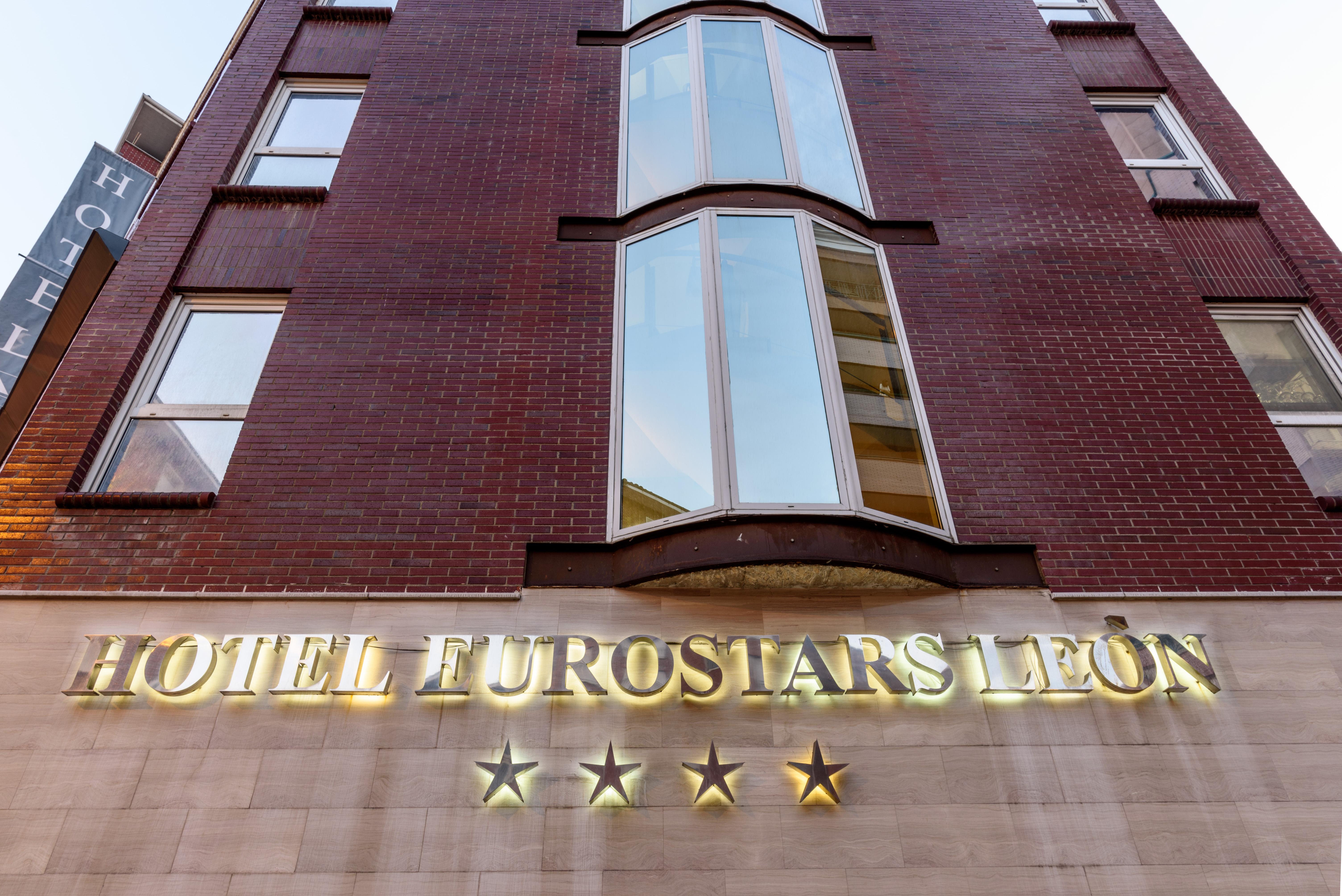 Exe Leon Hotel Exterior photo
