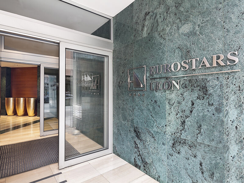 Exe Leon Hotel Exterior photo